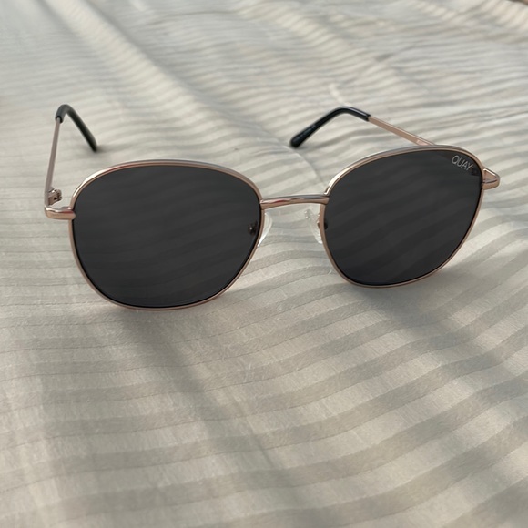 Quay Sunglasses - Picture 1 of 4